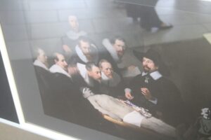 Gemälde mit mehreren Personen in historischen Kleidern, die einem Sterbenden gegenübersitzen.
