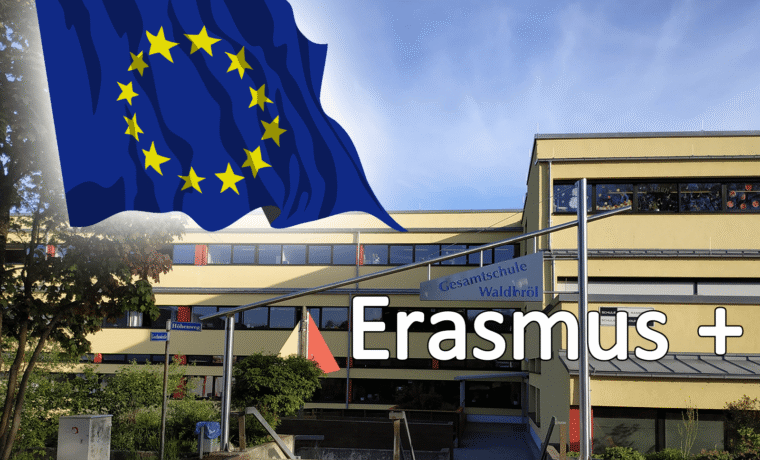 Gebäude mit Erasmus+-Logo und EU-Flagge im Vordergrund.