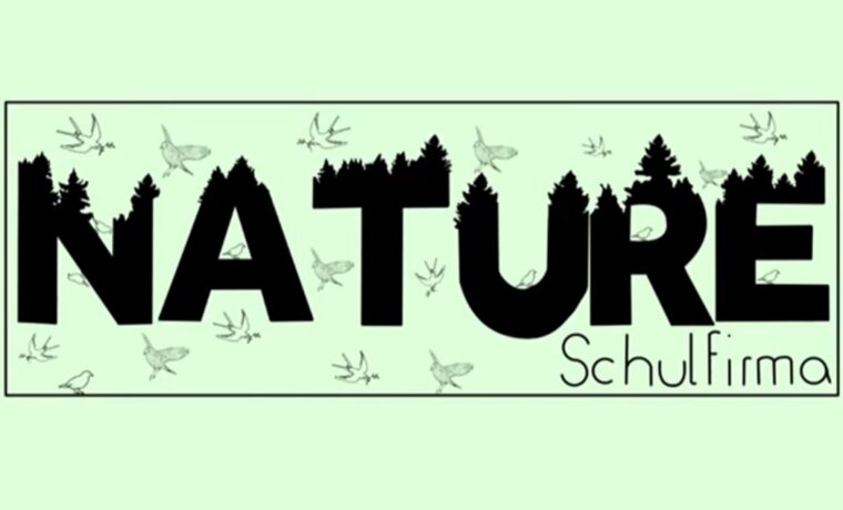 Logo mit dem Schriftzug "NATURE" und einer Baum- und Vogelgrafik.