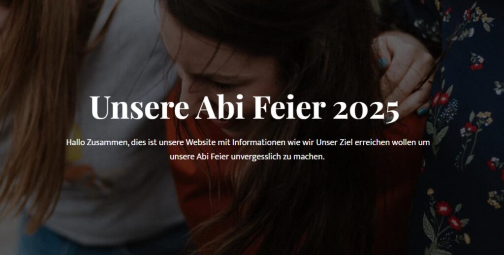 Text auf einer Website zur Abi Feier 2025 mit zwei Personen im Hintergrund.