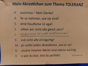 Ein Plakat mit einem Akrostichon zum Thema Toleranz und gegen Rassismus.