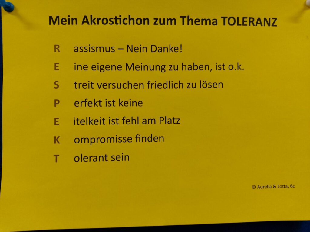 Akrostichon zum Thema Toleranz auf gelbem Papier.