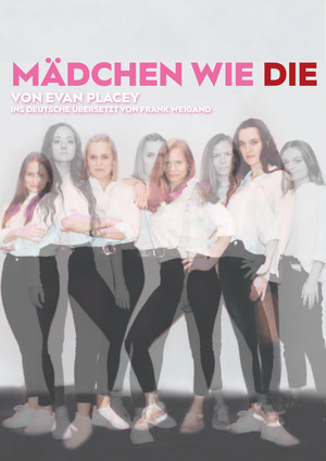 Mädchen in weißen Blusen stehen lässig vor einem hellen Hintergrund.